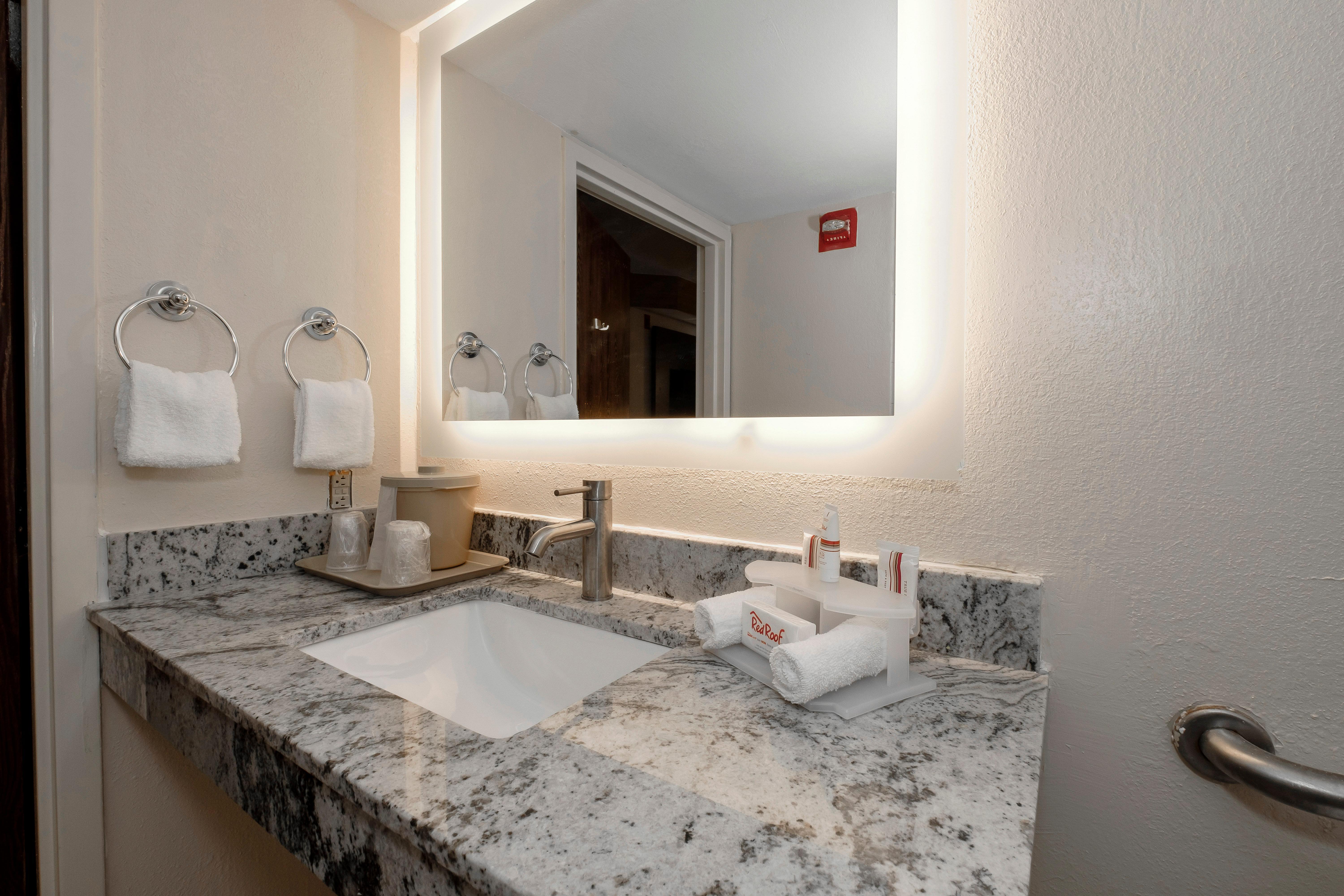 Red Roof Inn Pensacola Fairgrounds Екстериор снимка