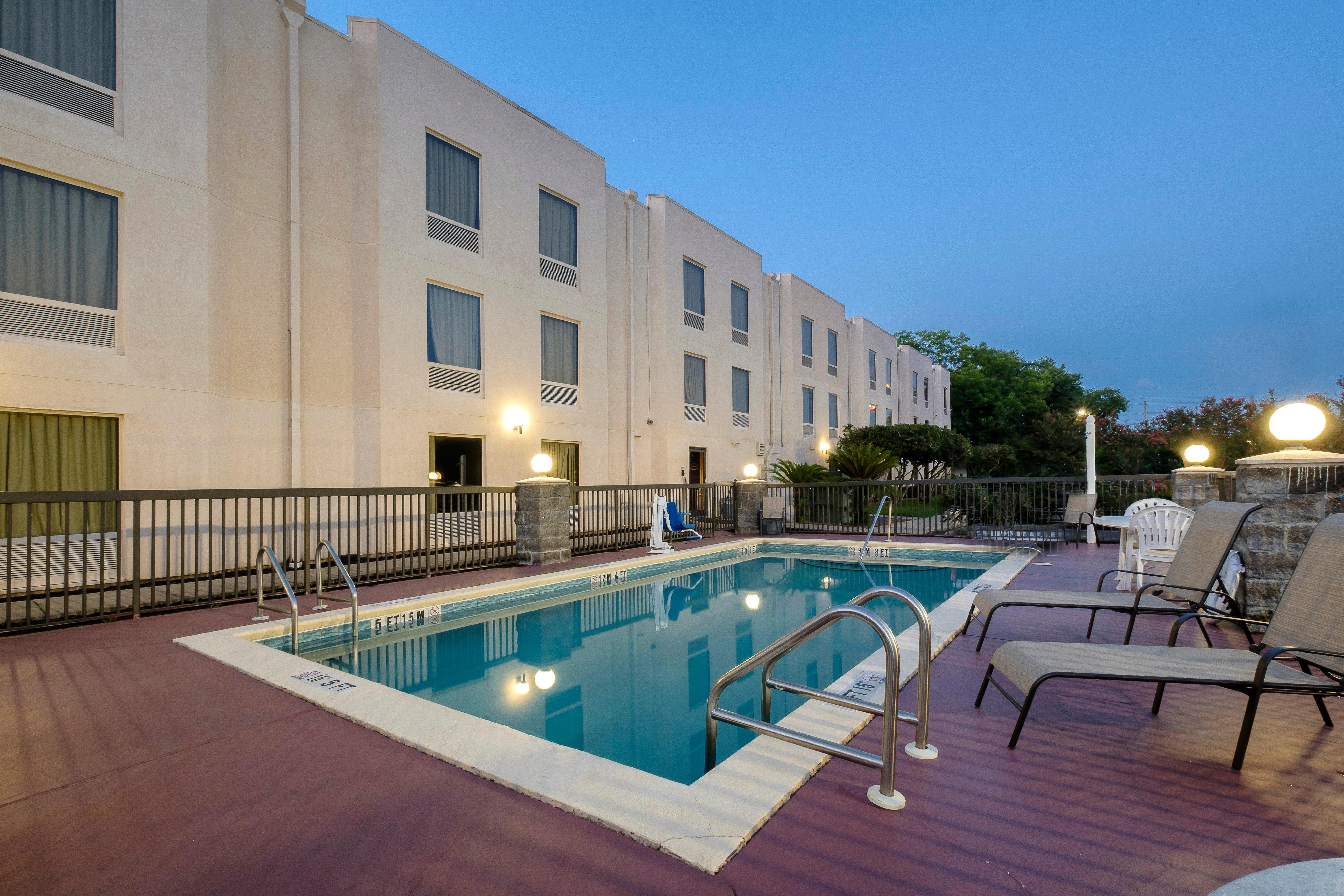 Red Roof Inn Pensacola Fairgrounds Екстериор снимка