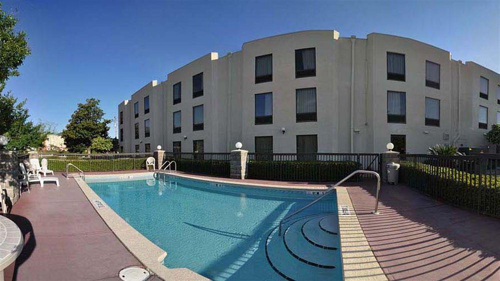 Red Roof Inn Pensacola Fairgrounds Екстериор снимка