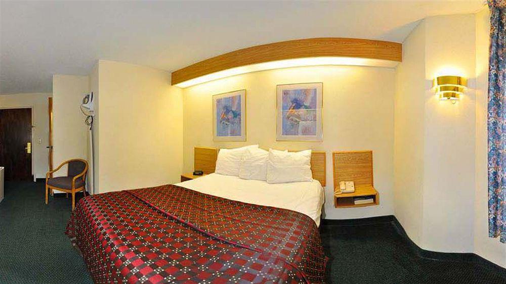 Red Roof Inn Pensacola Fairgrounds Екстериор снимка