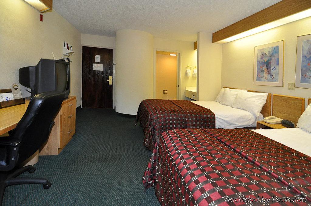 Red Roof Inn Pensacola Fairgrounds Екстериор снимка